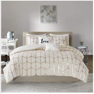 Raina Metallic Printed Duvet Cover Set